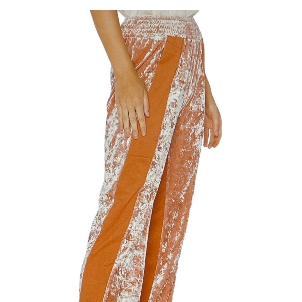 We are HAH 1 track mind pants in Rose
Crushed Velvet.Size S - Picture 3 of 14